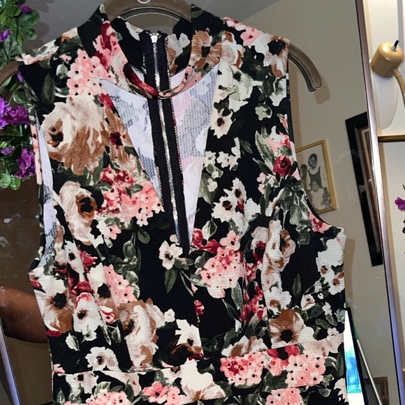 Dress - Picture 3 of 7